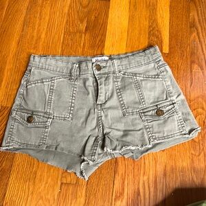 Juniors Mudd cargo cut off shorts size 3 army green used in good condition